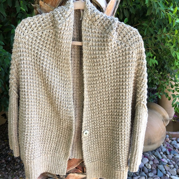 Free People Chunky Knit Oatmeal Colored Sweater Free People Chunky Knit Oatmeal Colored Sweater